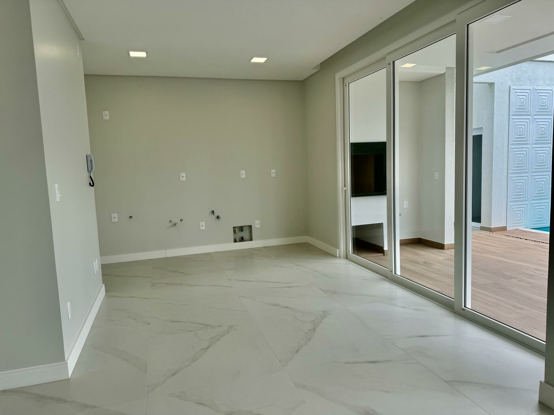Imagem do Casa nova com 03 suítes e piscina no Champagnat no bairro Amizade